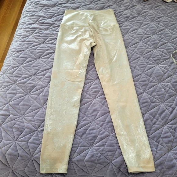 Beyond Yoga softshine leggings size small - Picture 3 of 17